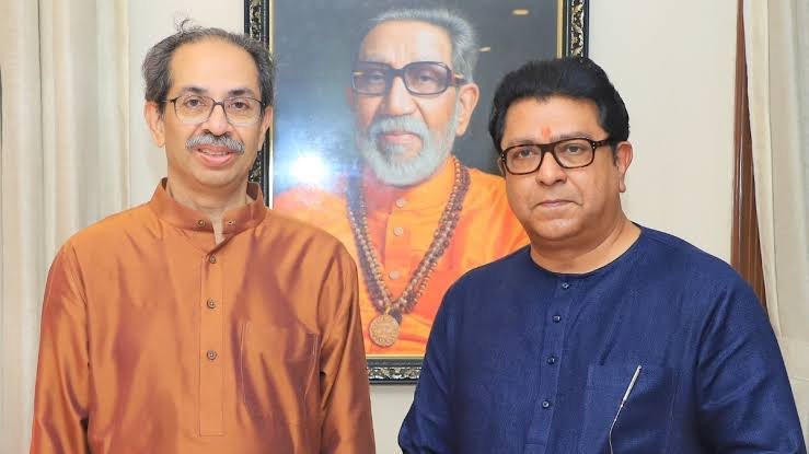 राज ठाकरे – उद्धव ठाकरे यांची मातोश्रीवर भेट; युतीची चर्चा चर्चेत